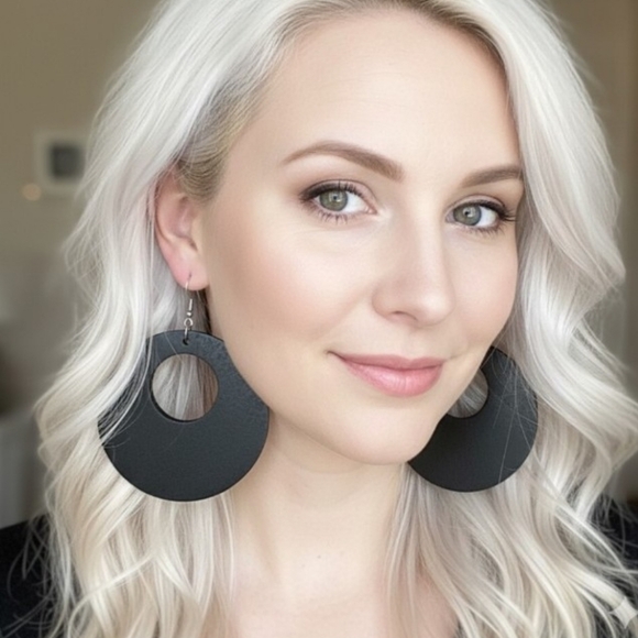 Large natural wood hoop earrings, boho chic style. 7 cm. - Picture 9 of 9